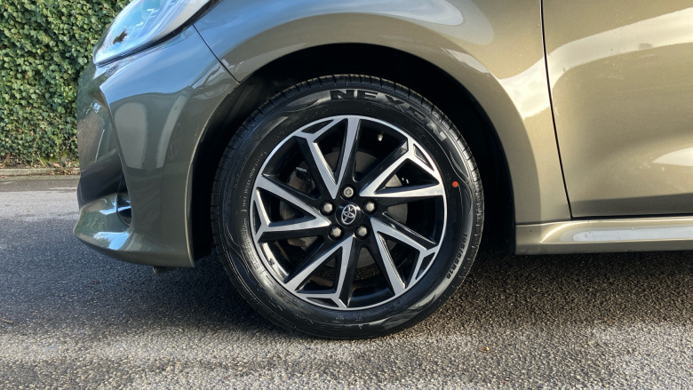 Toyota Yaris 1.5 Hybrid Design 5dr CVT Hybrid Hatchback